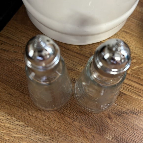 Princess House Vintage Crystal Heritage Etched Salt and Pepper Shaker Set - Picture 2 of 8